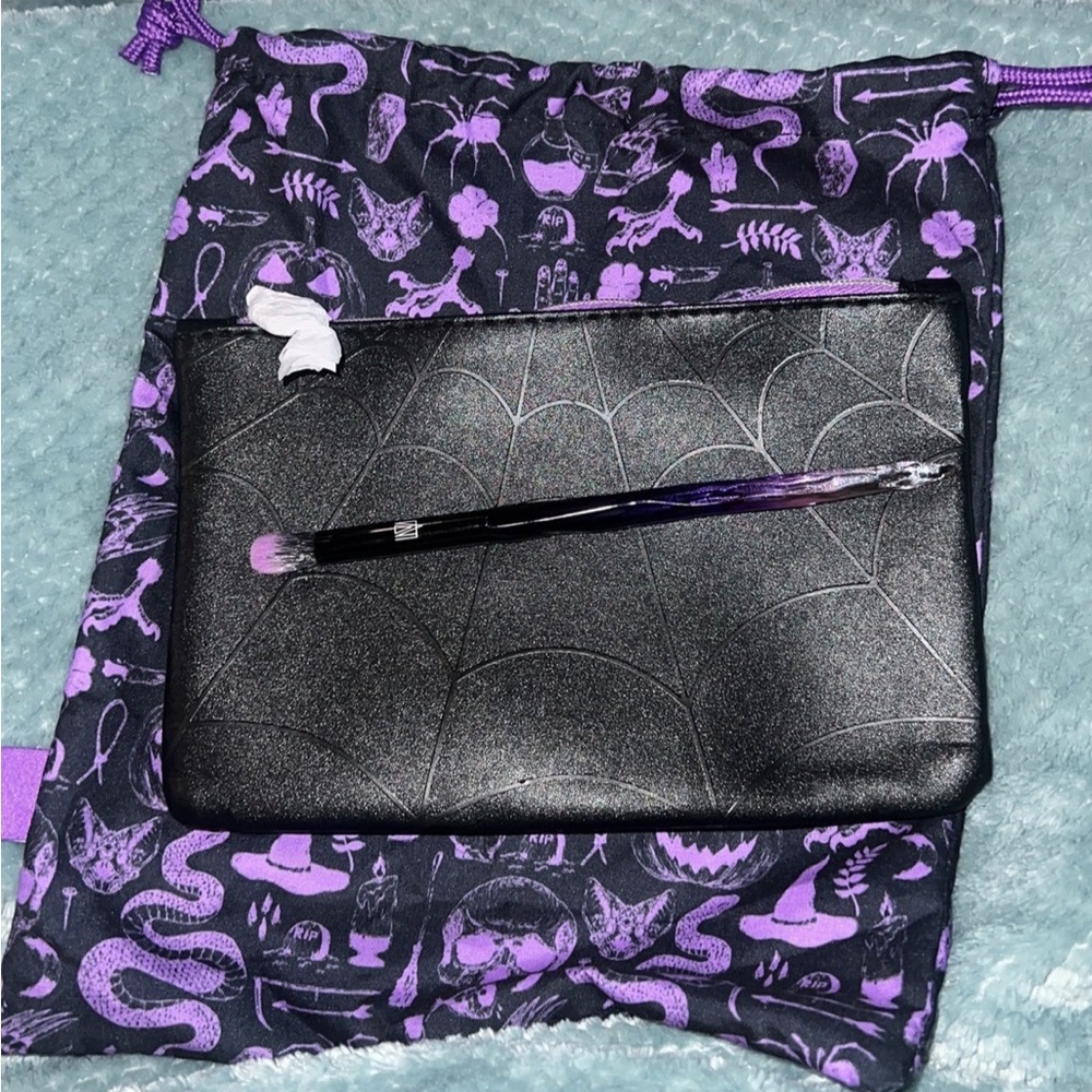Ipsy halloween 2022 makeup bag set with matching ombré brush